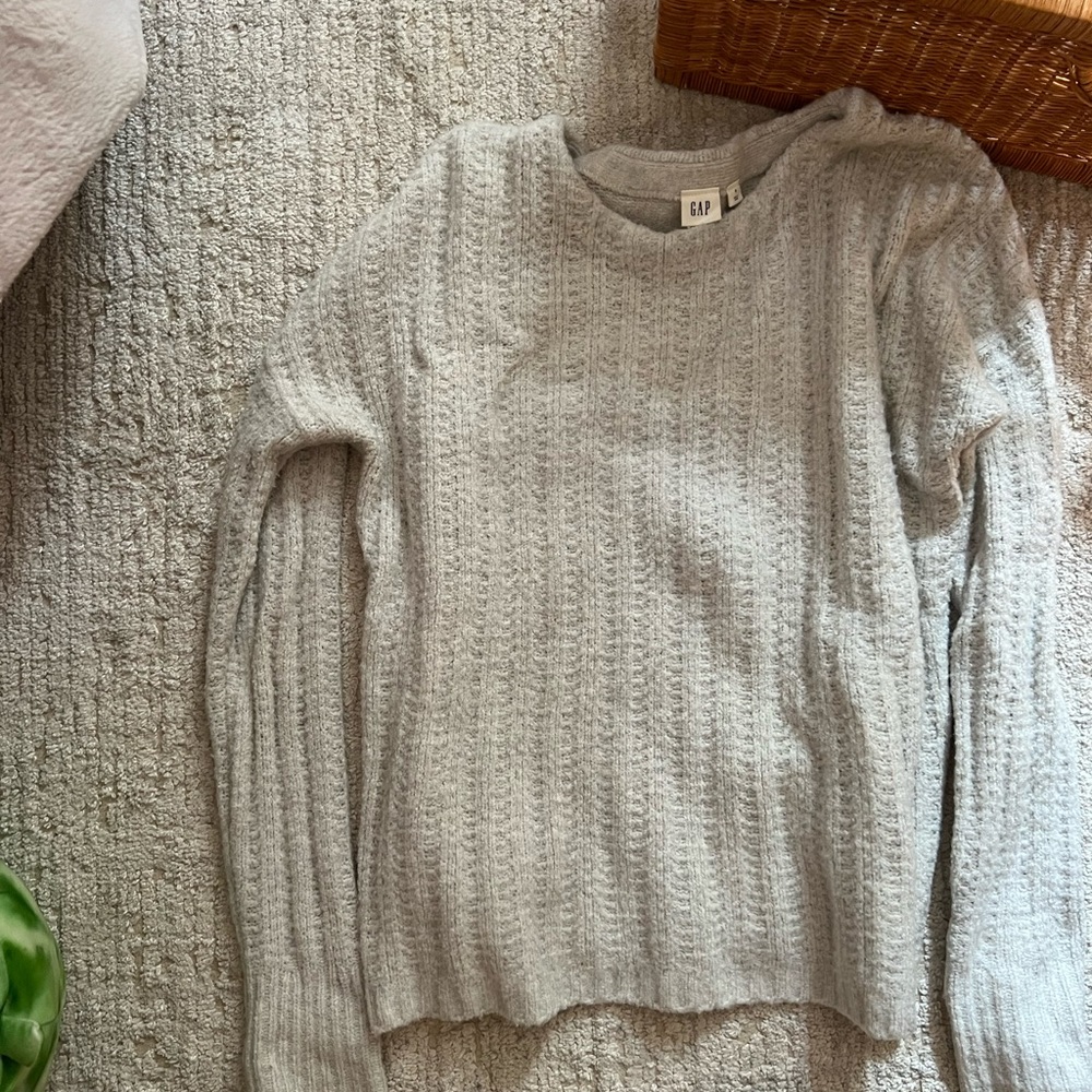 Grey gap sweater